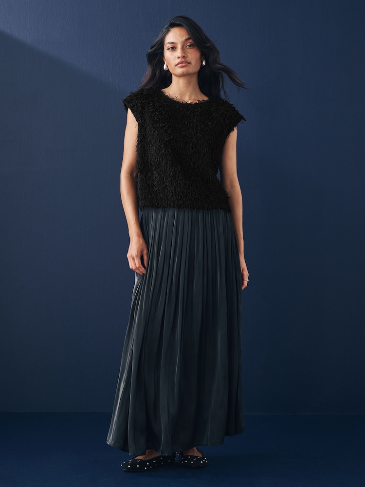 Black Short Sleeve Fluffy Top - Image 2 of 7