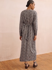 Wine and Cream Heart Print V-Neck Boho Belted Jersey Midi Shirt Dress - Image 3 of 7