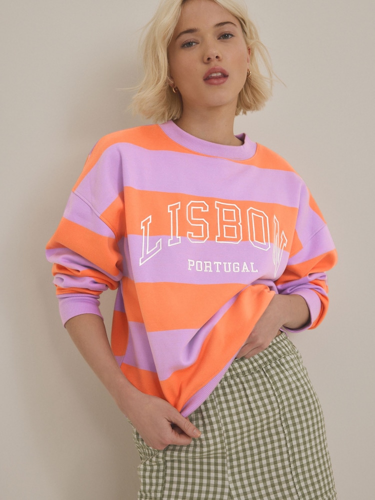 Rosa - Relaxed Fit Heavyweight City Graphic Stripe Crew Neck Sweatshirt - Imagen 2 de 7