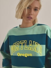 Verde - Relaxed Fit Heavyweight City Graphic Stripe Crew Neck Sweatshirt - Imagen 4 de 8