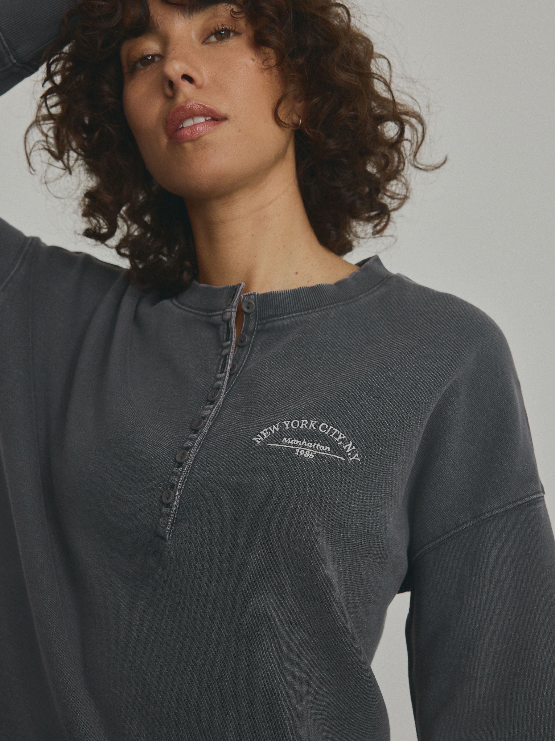 Buy Сірий - Washed Henleys Button комір лонгслів Graphic 100
