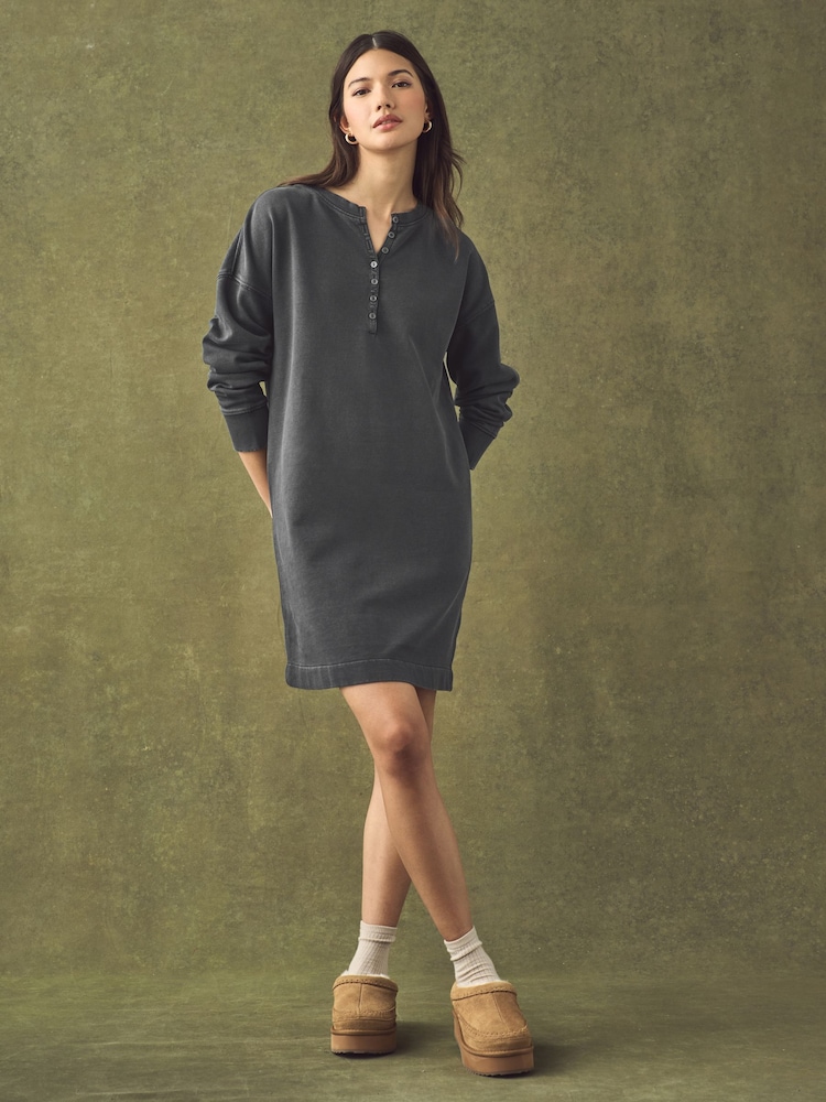 Schwarz - Washed Henley Button Neck Long Sleeve 100% Cotton Jersey Dress - Bild 1 von 7 Schwarz - Washed Henley Button Neck Long Sleeve 100% Cotton Jersey Dress - Bild 1 von 7