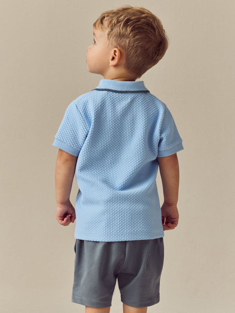 Blau & Marineblau - Short Sleeve Textured Polo Shirt and Shorts Set (3mths-7yrs) - Bild 2 von 4 Blau & Marineblau - Short Sleeve Textured Polo Shirt and Shorts Set (3mths-7yrs) - Bild 2 von 4