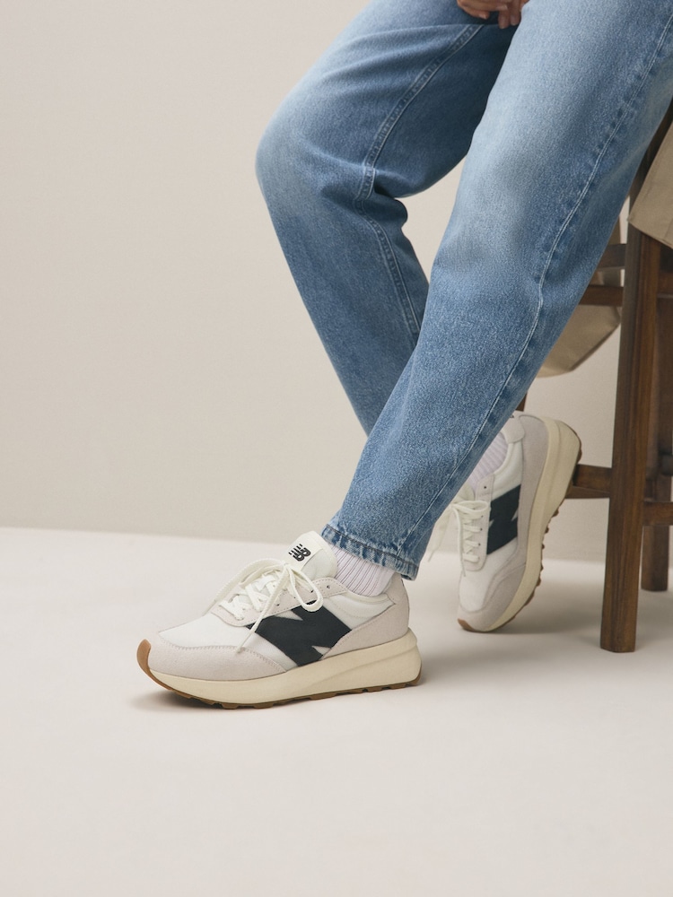New Balance White/Black Womens 370 Trainers - Image 2 of 15 New Balance White/Black Womens 370 Trainers - Image 2 of 15