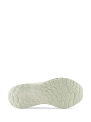 New Balance White/Silver Womens Fresh Foam Arishi v4 Trainers - Image 4 of 10