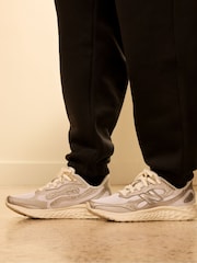 New Balance White/Silver Womens Fresh Foam Arishi v4 Trainers - Image 8 of 10