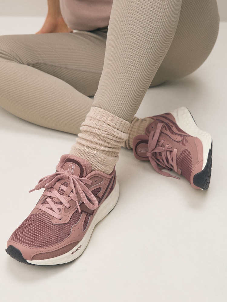 Dorado rosa - Zapatillas de deporte para mujer Fresh Foam Arishi V4 de New Balance - Imagen 1 de 12 Dorado rosa - Zapatillas de deporte para mujer Fresh Foam Arishi V4 de New Balance - Imagen 1 de 12