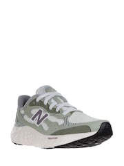 New Balance White/Green Womens Fresh Foam Arishi v4 Trainers - Image 5 of 16