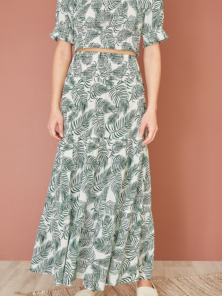 Yumi Green Voile Palm Leaf Print Ruched Waist Midi Skirt - Image 2 of 4