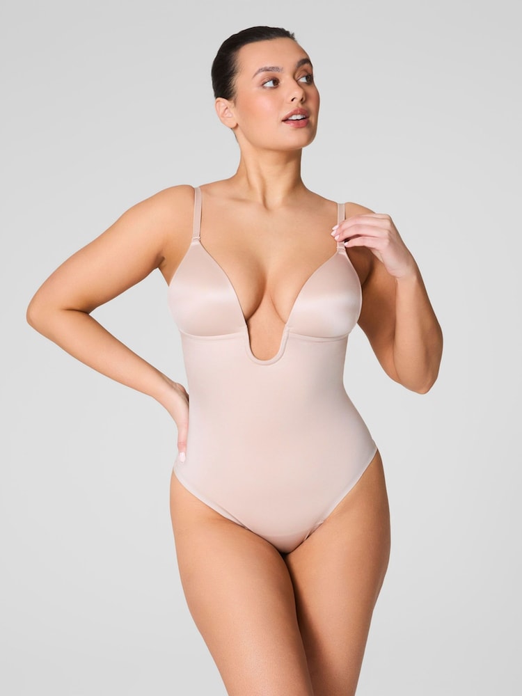 beis - SPANXshape™ Suit Your Fancy Plunge Bajo-Back Thong Bodysuit - Imagen 1 de 6 beis - SPANXshape™ Suit Your Fancy Plunge Bajo-Back Thong Bodysuit - Imagen 1 de 6