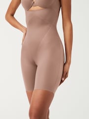 SPANXshape™ – unsichtbarer Body mit offener Brustpartie und Midilänge - Bild 1 von 4
