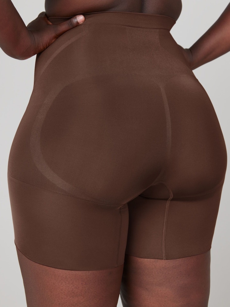 SPANXsculpt™ On Core Mid-Thigh Shorts - Image 2 of 4