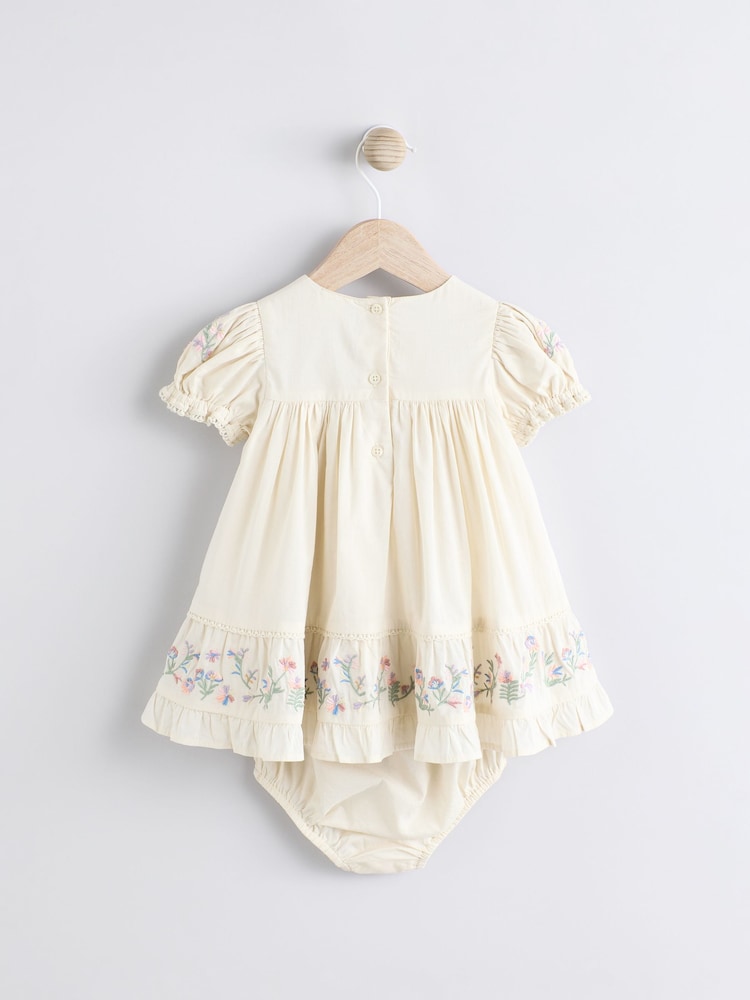 Cream Blumenmuster - Besticktes Babykleid aus 100 % Baumwolle (0Monate–2Jahre) - Bild 2 von 9 Cream Blumenmuster - Besticktes Babykleid aus 100 % Baumwolle (0Monate–2Jahre) - Bild 2 von 9