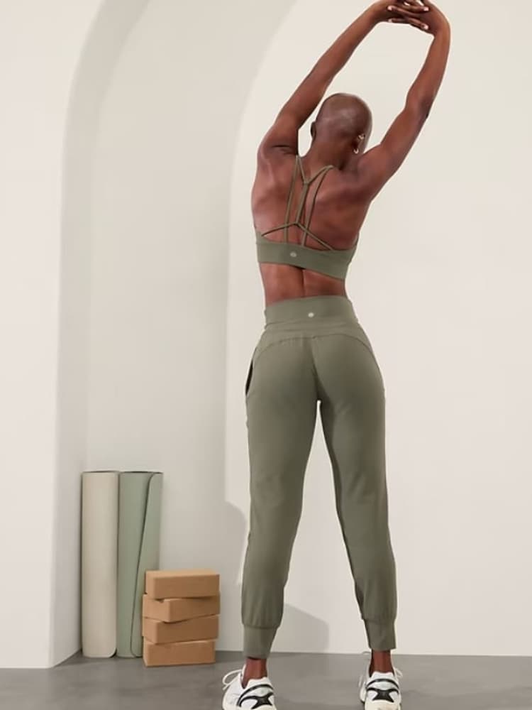 Verde - Pantalones de chándal de yoga de tiro alto con bolsillos Salutation de Athleta - Imagen 2 de 3