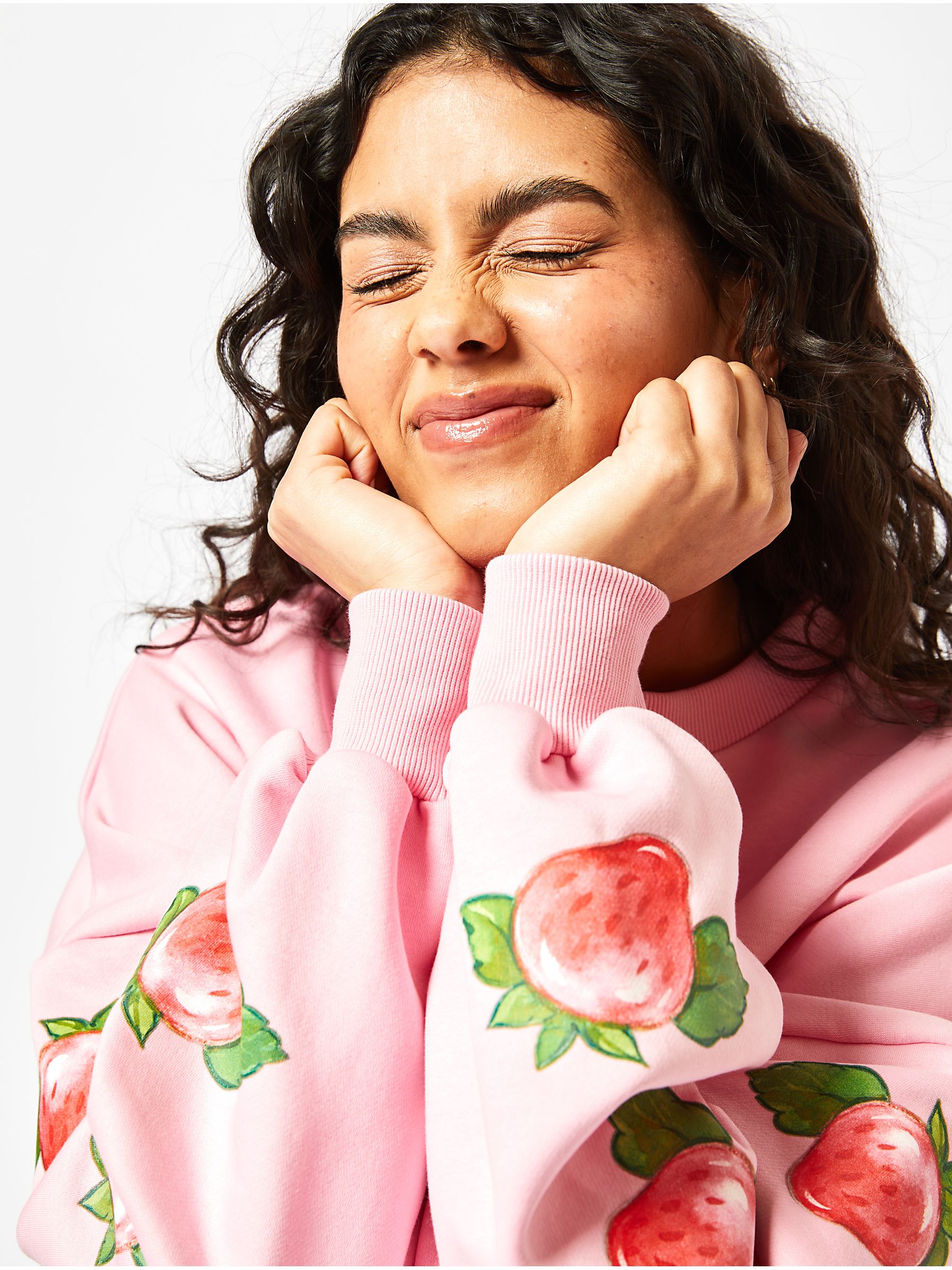 郵送買取 新品5台以上送料無料キャンペーン中！！  Buy Skinnydip USA Next from Sweatshirt Shortcake Strawberry Pink トレーナー/スウェット