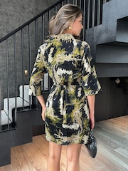 AX Paris Green Abstract 3/4 Sleeves Gathered Side Shirt Midi Dress - Image 3 of 5