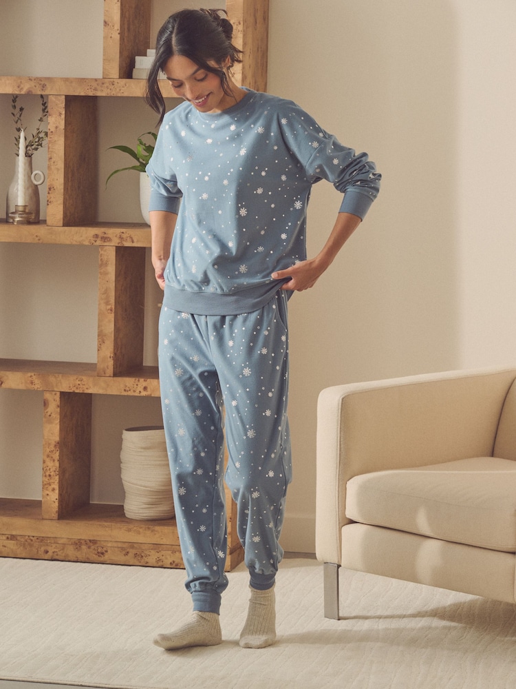 Schneeflocken-Blau - Christmas Cosy Long Sleeve Pyjamas - Bild 1 von 9 Schneeflocken-Blau - Christmas Cosy Long Sleeve Pyjamas - Bild 1 von 9
