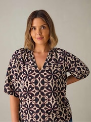 Live Unlimited Curve – Bluse mit geometrischem Muster und Raglanärmeln - Bild 2 von 4