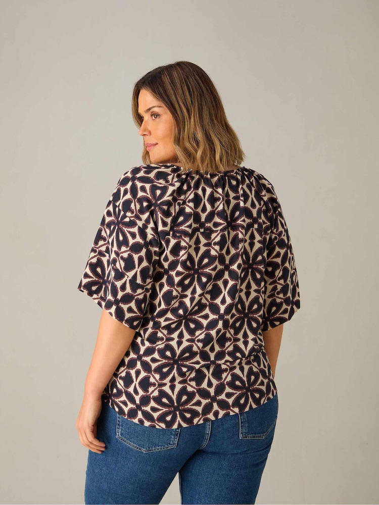 Live Unlimited Curve – Bluse mit geometrischem Muster und Raglanärmeln - Bild 4 von 4