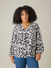 Live Unlimited Curve Floral V-Neck Button Blouse - Изображение 1 из 3