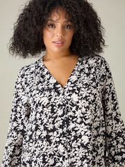 Live Unlimited Curve Floral V-Neck Button Blouse - Изображение 3 из 3