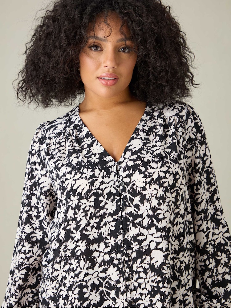 Live Unlimited Curve Floral V-Neck Button Blouse - Изображение 3 из 3