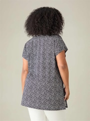Schwarz/Dunkel - Live Unlimited Curve Mono Paisley Tunic - Bild 3 von 3