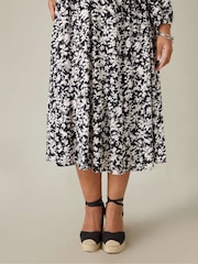Live Unlimited Black Curve Floral V-Neck Midi Dress - Image 3 of 4