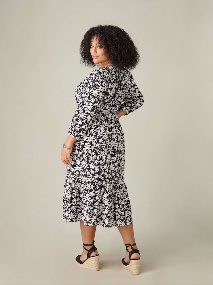 Live Unlimited Black Curve Floral V-Neck Midi Dress - Image 4 of 4