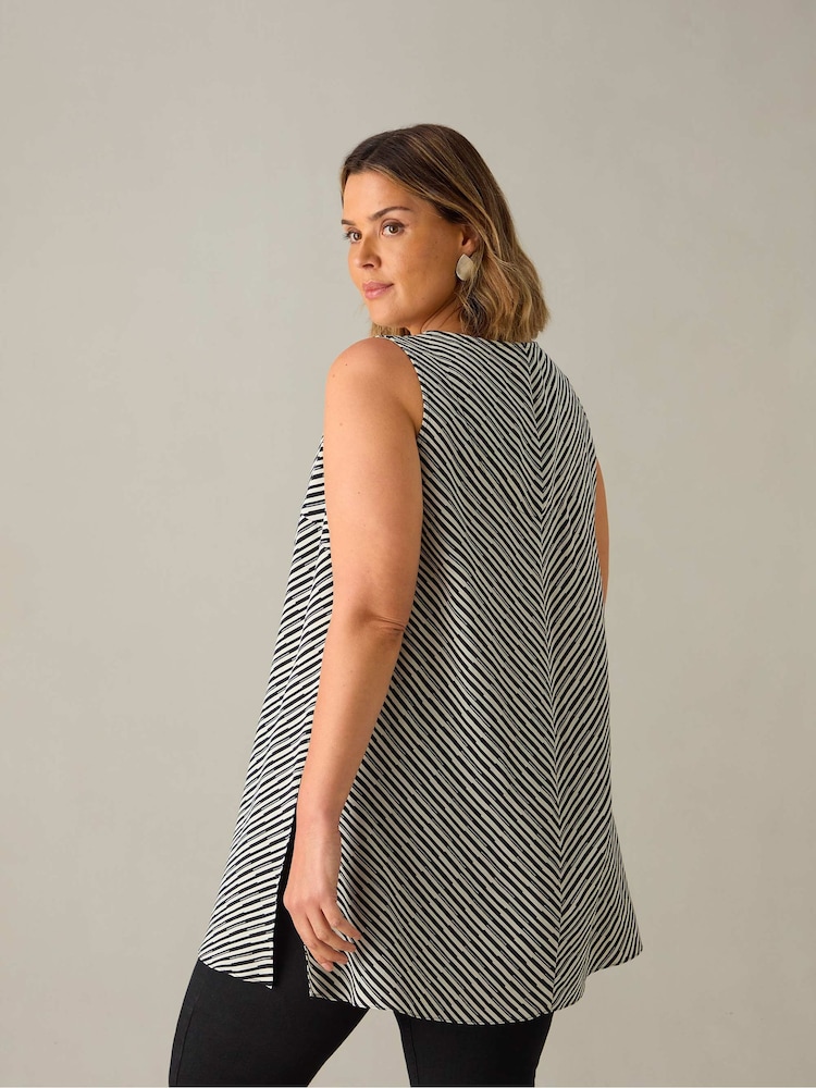 Live Unlimited Black Curve Chevron Stripe Split Front Tunic - Image 4 of 4