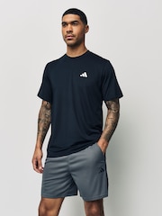 رمادي - شورت رياضي بيكيه 3 خطوط Train Essentials من Adidas - صورة 1 من 4