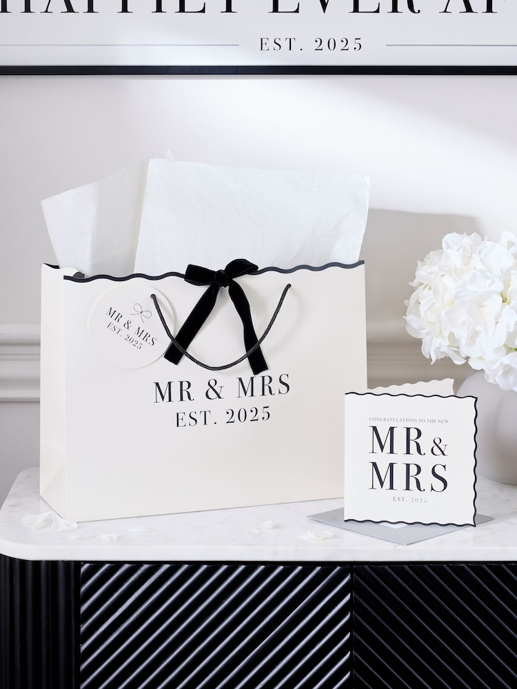 Black/White Mr and Mrs Est 2025 Wedding Gift Bag and Card Set - Image 1 of 3