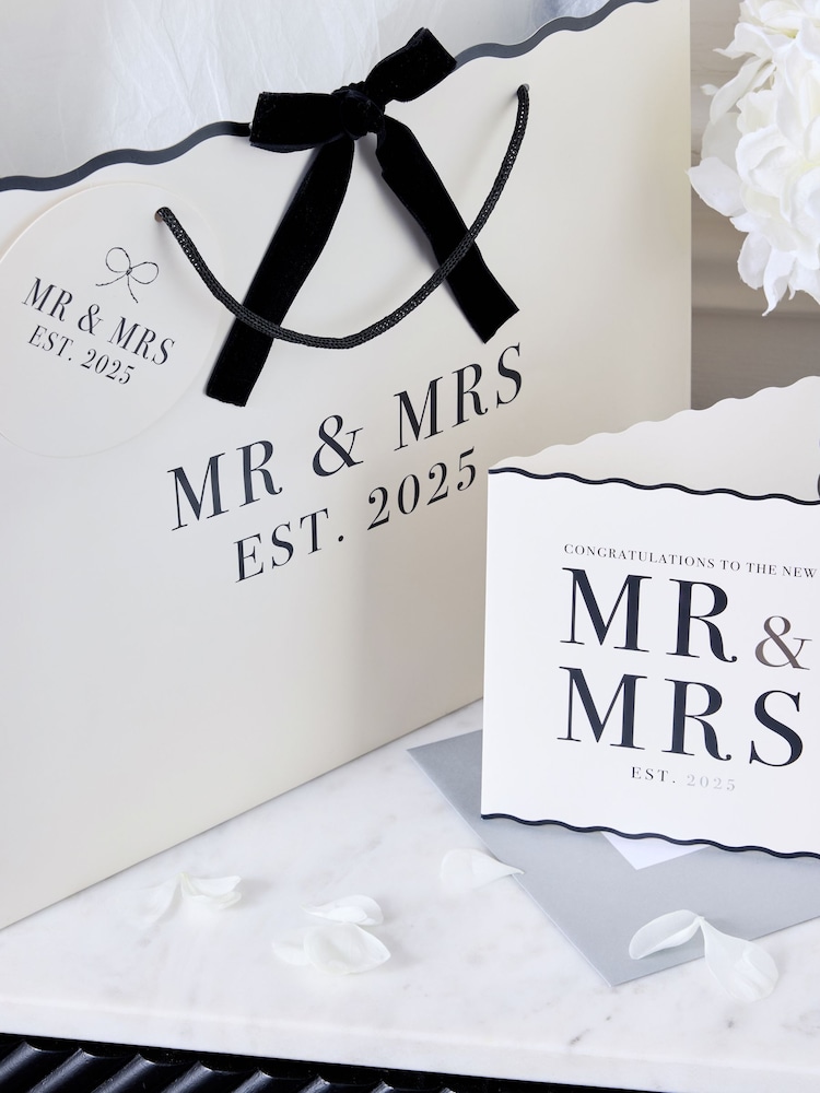 Black/White Mr and Mrs Est 2025 Wedding Gift Bag and Card Set - Image 2 of 3
