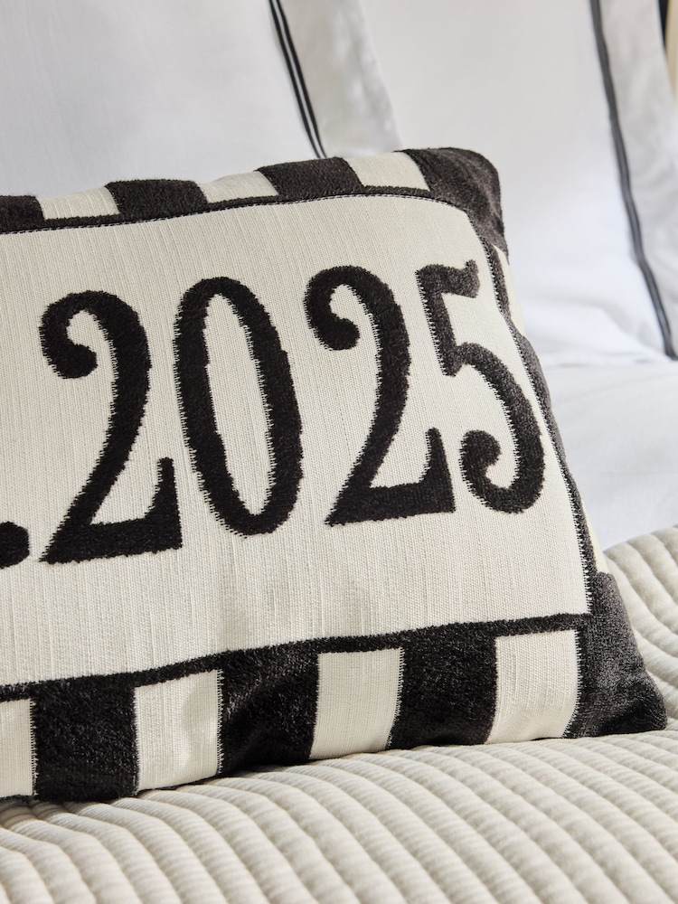 Est 2025 Wedding Slogan Cushion - Bild 2 von 5