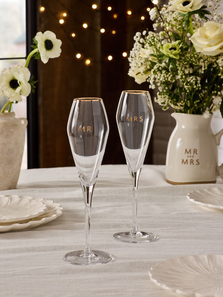 Set of 2 Mr and Mrs Country Wedding Champagne Flutes - Image 2 of 4