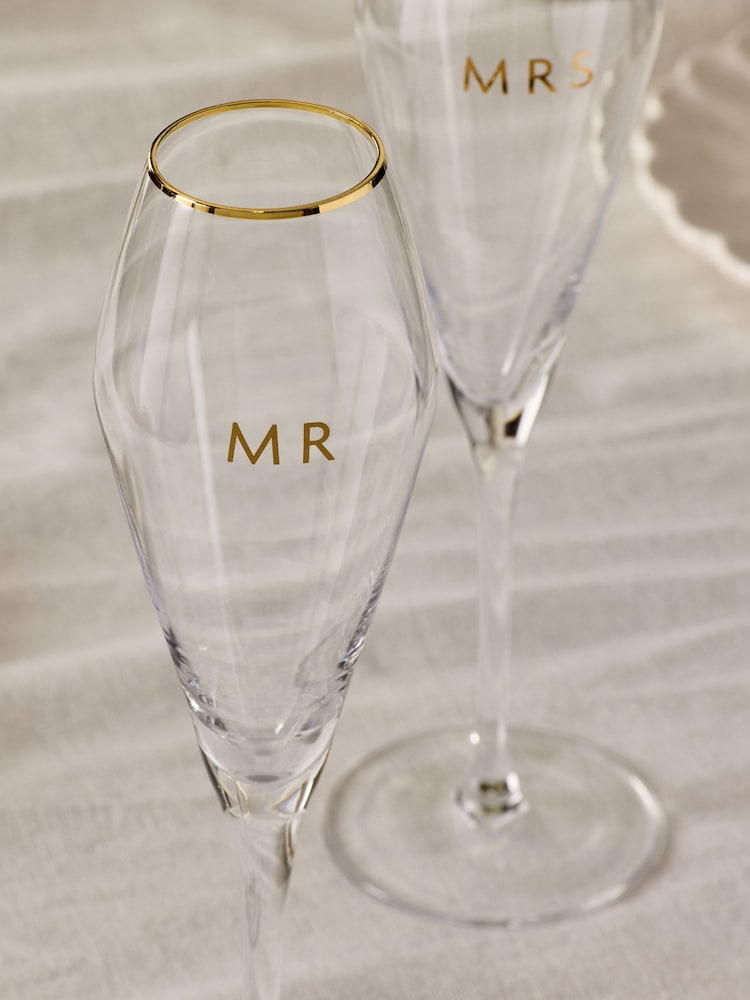 Set of 2 Mr and Mrs Country Wedding Champagne Flutes - Image 3 of 4