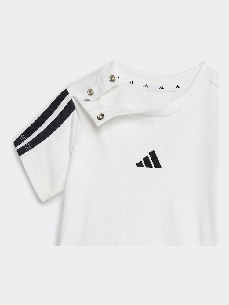 Adidas סט של חולצת טי ומכנסיים קצרים בייסיק, %100 כותנה - Image 5 of 7