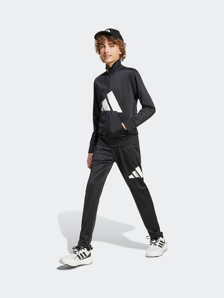 أسود - بدلة رياضية مزيَّنة بشعار كبير من adidas - صورة 1 من 9