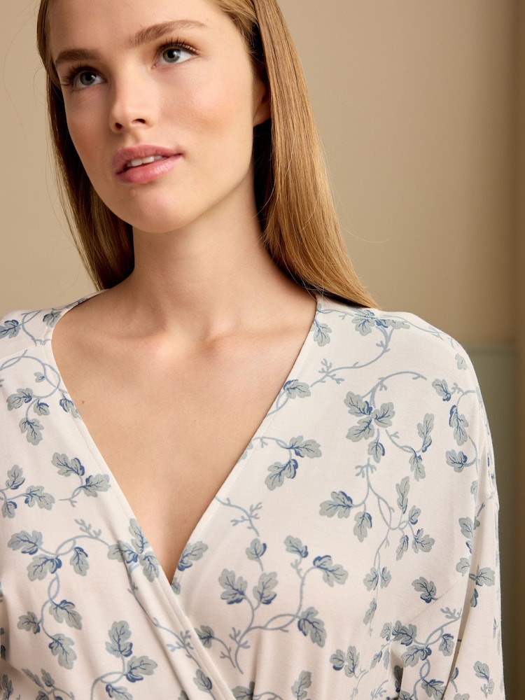 Laura Ashley White Jersey Viscose Becknall Leaves Robe - Image 4 of 5