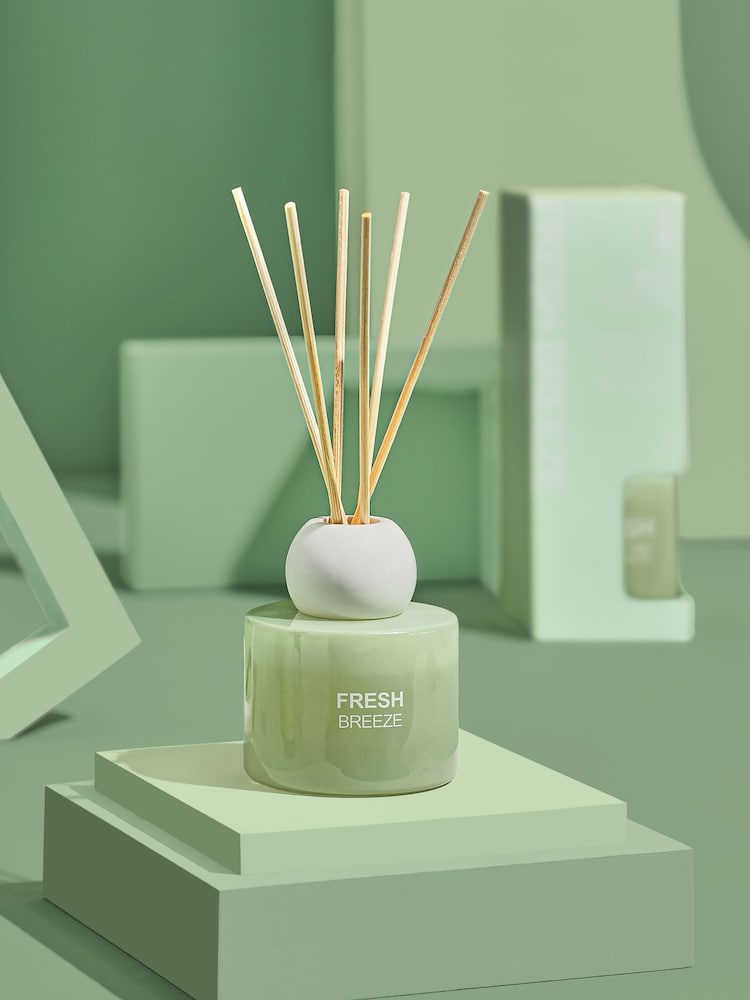 Gardenia and Bergamot 70ml Fragranced Reed Diffuser - Image 1 of 4
