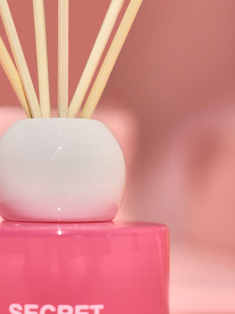 Rose and Sandalwood 70ml Fragranced Reed Diffuser - Image 2 of 4