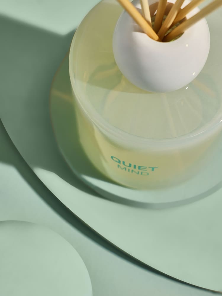Lavender and Cedarwood 200ml Fragranced Diffuser - Image 2 of 4