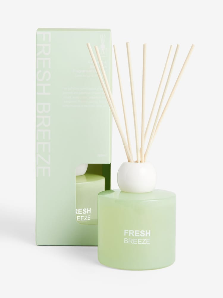 Gardenia and Bergamot 200ml Fragranced Reed Diffuser - Image 4 of 4