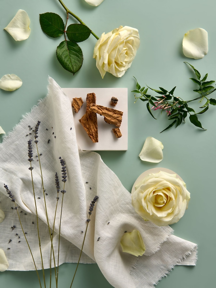 Lavender and Cedarwood 100ml Reedless Fragranced Diffuser - Image 2 of 4