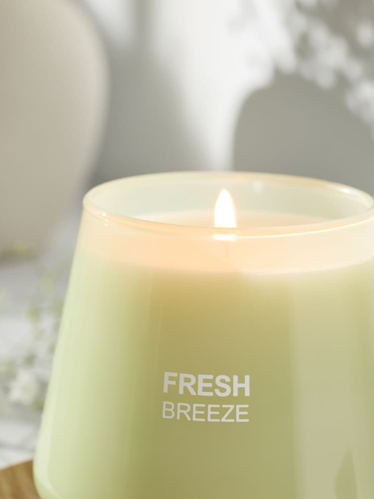 Green Gardenia and Bergamot Scented Candle - Image 2 of 4 Green Gardenia and Bergamot Scented Candle - Image 2 of 4