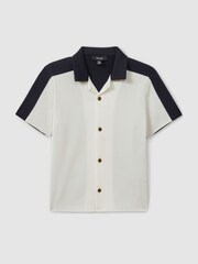 Reiss Optic White/Navy Castro 3-9 yrs Colourblock Plisse Cuban Collar Shirt - Image 2 of 5