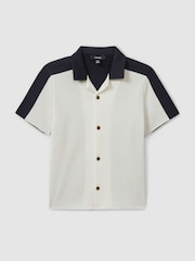 Reiss Optic White/Navy Castro 9-13 yrs Colourblock Plisse Cuban Collar Shirt - Image 2 of 5