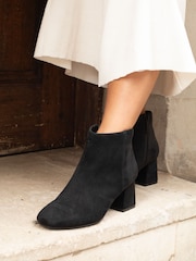 črna Suede - Linzi Alba širok kroj Block Heeled Ankle gležnjarji - Slika 3 iz 7