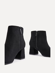 črna Suede - Linzi Alba širok kroj Block Heeled Ankle gležnjarji - Slika 7 iz 7