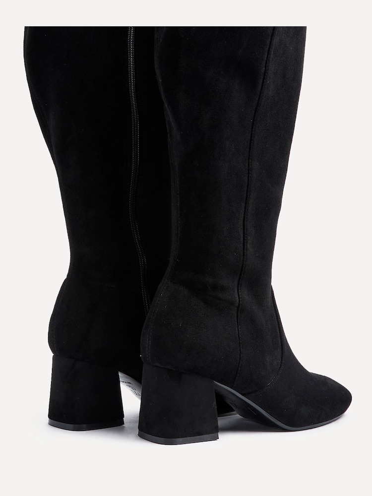 črna Suede - Linzi Fable širok kroj Block Heeled High Leg gležnjarji - Slika 6 iz 6 črna Suede - Linzi Fable širok kroj Block Heeled High Leg gležnjarji - Slika 6 iz 6
